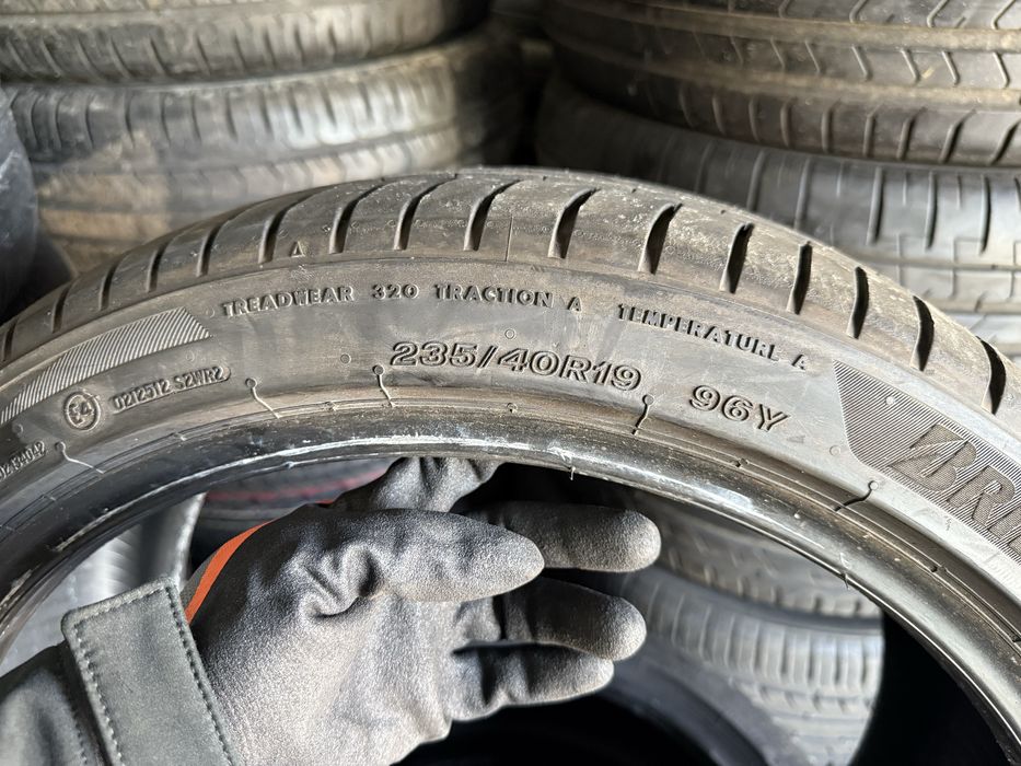 2xBridgestone 235 40r19.,2023 6.5mm
