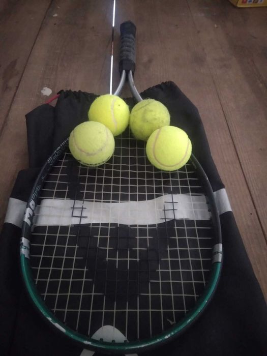Raquete de Ténis Head com bolsa incluída e 4 bolas