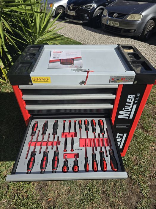 Carrinho de ferramentas 8 gavetas 7 completas  novo