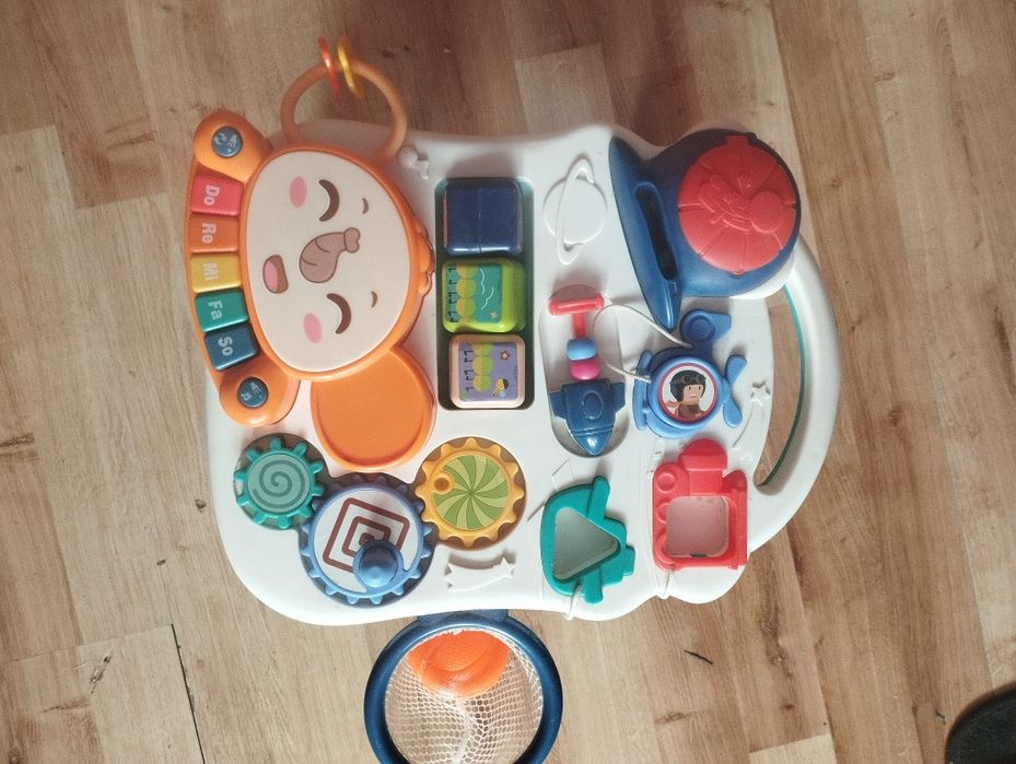 Chodzik -stolik interakcyjny