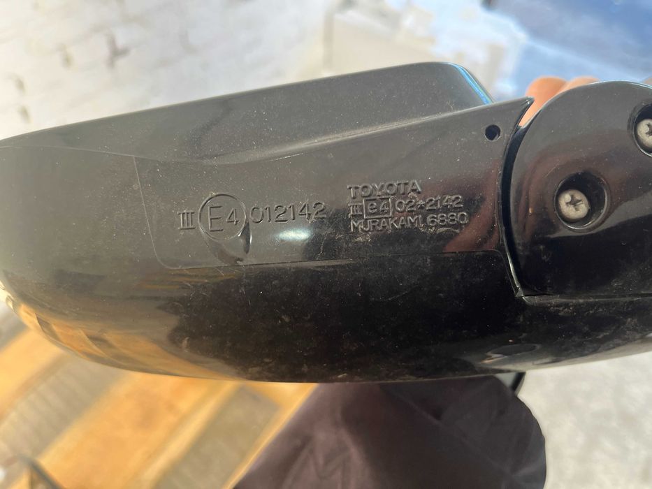 Дзеркало бічне зеркало боковое Toyota Avensis Verso Тойота 2001-2009