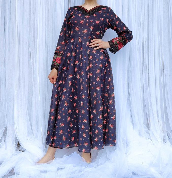 Komplet długa sukienka maxi spodnie M 38 bawełna czarna w kwiaty róże