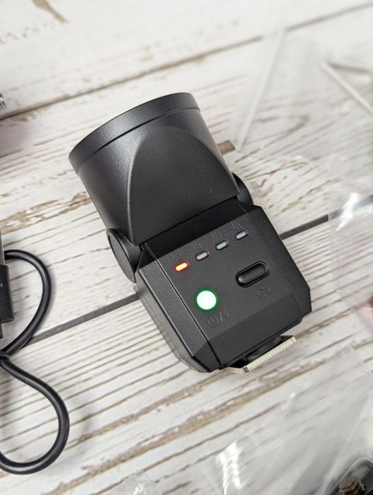 Desiontal F02 – портативний міні‑спалах для камери