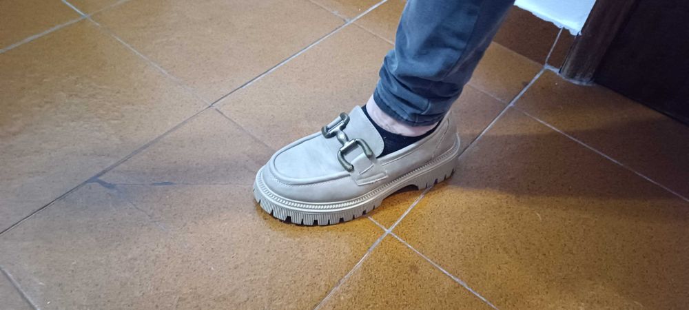 Sapatos beje mulher