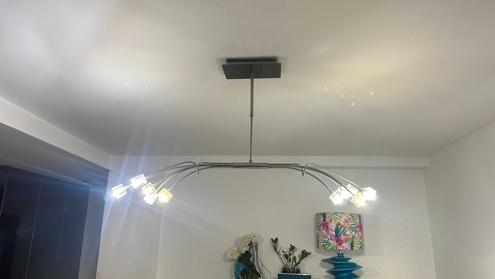 Candeeiro de tecto para sala de jantar.