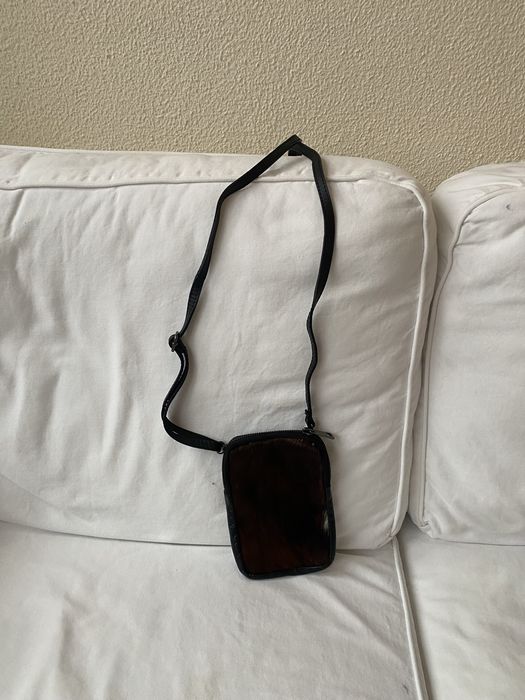 Bolsa ou mala  a tira colo Nova em pele e pêlo de vaca