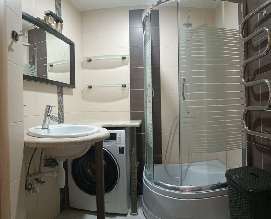 Продаж 2 кім і вітальня Вяч Чорновола