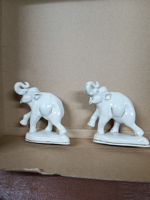 Фарфор статуетка,Слони.Старая Городница 1950-ые  СССР,за пару.