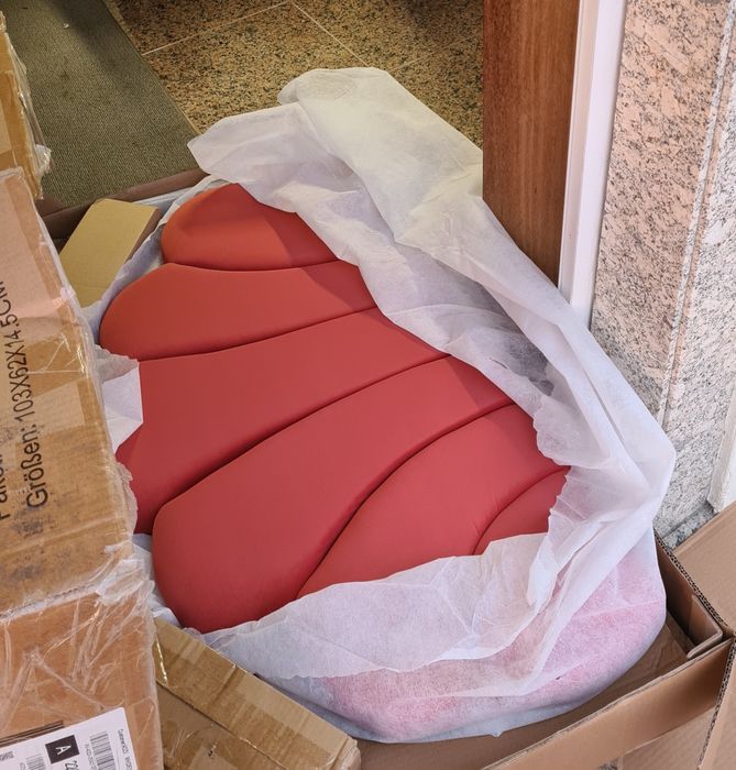 Cama de solteiro estofada 90x200 – veludo tom avermelhado (NOVA)