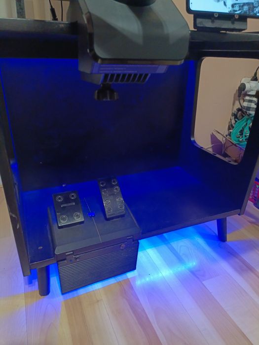 Kierownica Logitech G Saitek + Biurko