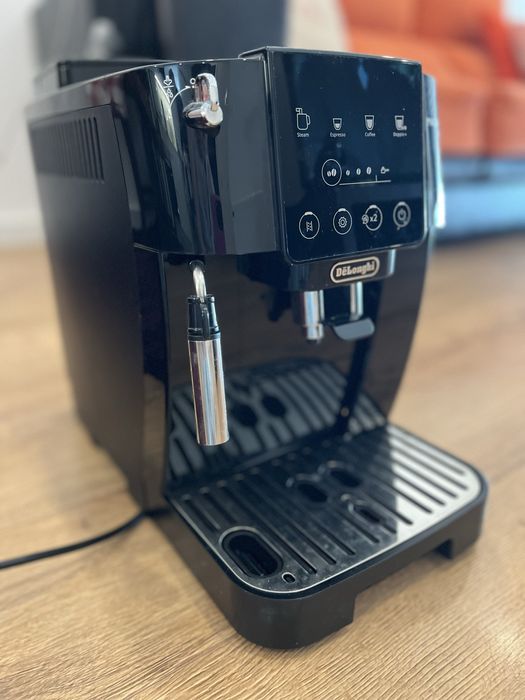 Máquina de Café Automática DELONGHI ECAM220.21.B Magnifica start (15 bar - 13 Níveis de Moagem)