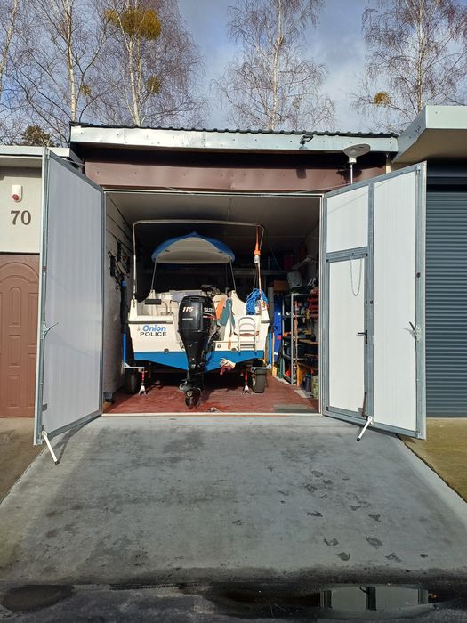 Hangar na przystani PZW w Policach