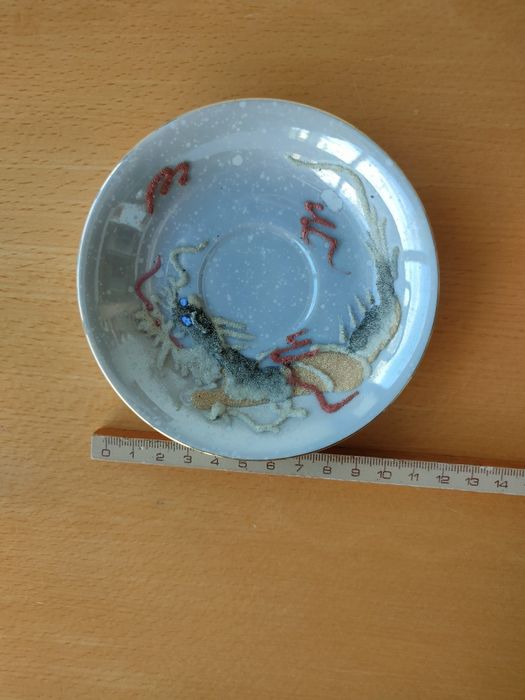Conjunto de pequenos pratos em porcelana japonesa.