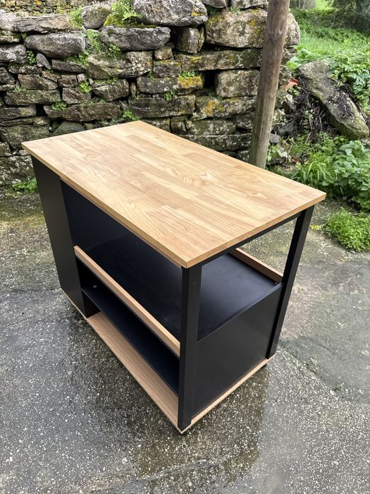 Ilha de Cozinha Com Rodas da HOMA