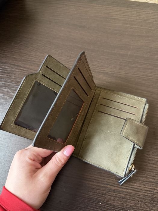 Бананка, косметички і гаманець