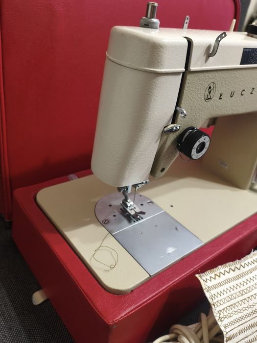 Po dokładnym serwisie maszyna do szycia Łucznik 438