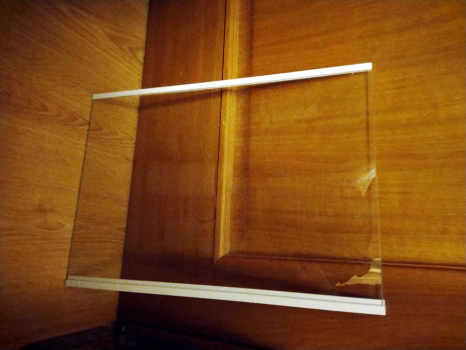 Скляна поличка 481010843870 для холодильника Indesit Whirlpool