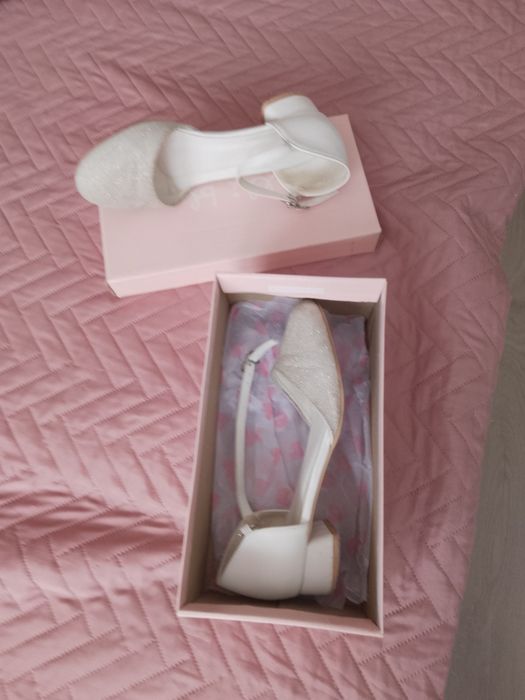 Buty białe komunijne