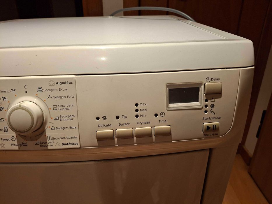 Máquina de secar roupa de condensação de 7kg Electrolux EDC77570W