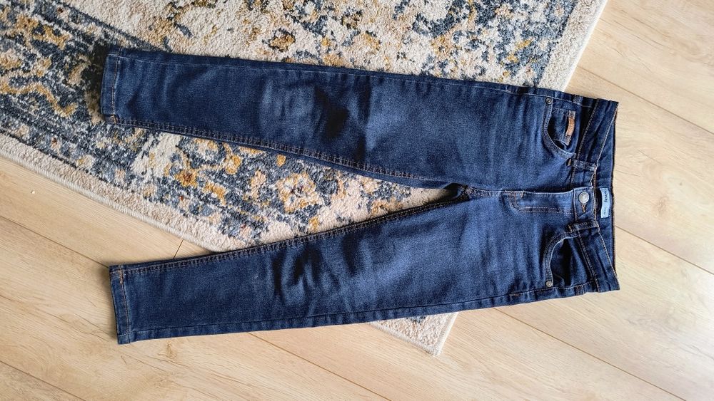 Spodnie jeansy chłopięce rozmiar 128 + gratis