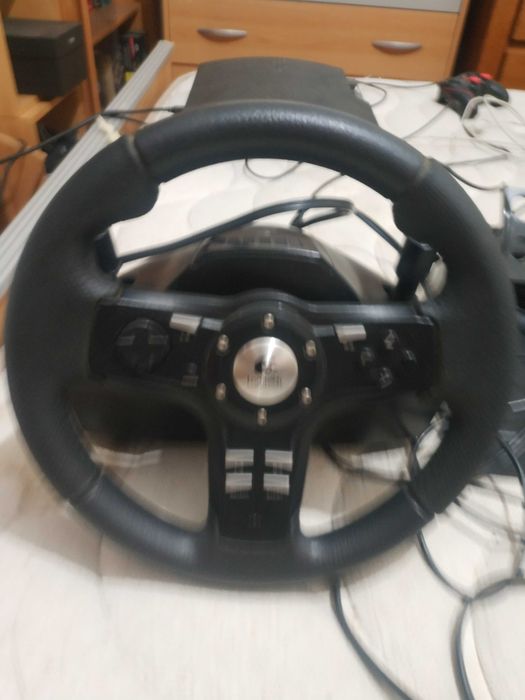 Volante + Pedais Logitech Driving Force EX - oficial do Gran Turismo