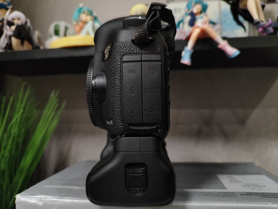 Canon 5D Mark III + оригінальний бустер BG-E11