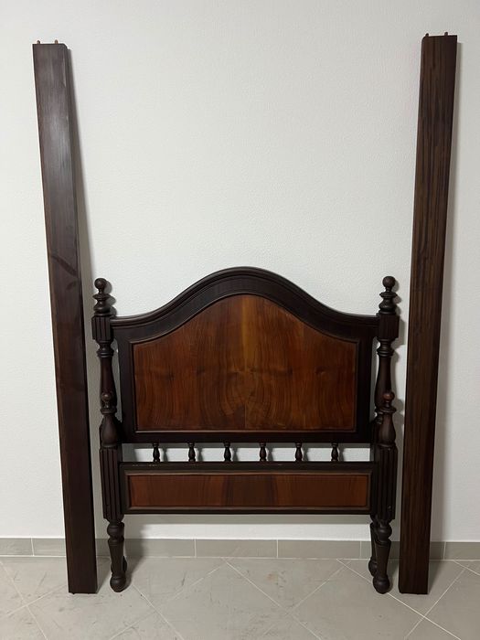 Mobilia de quarto em mogno