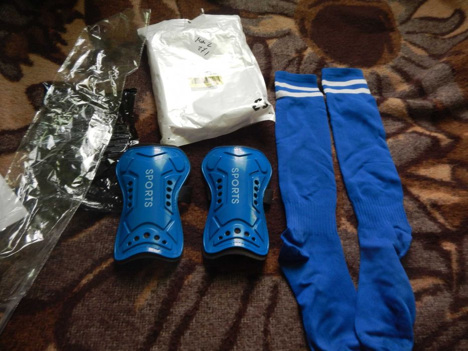 Wyprzedaż->Ochraniacze na piszczele piłki nożnej + getry WADA OPIS!