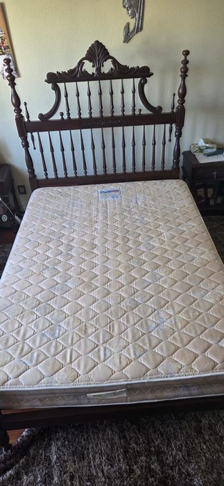 Vendo Cama e colchão