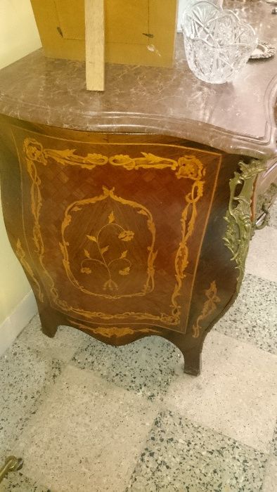 Vendo cómoda luis xv mpecável mais de 40 anos