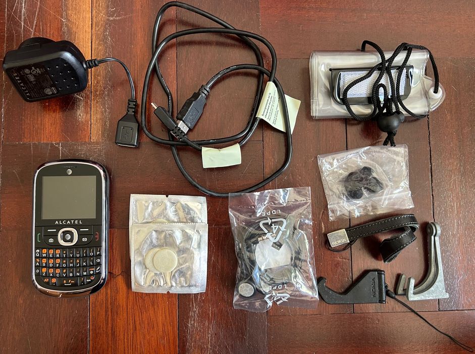 Lot of 2 Mobile Phones + Accessories (Alcatel and Samsung)64751281174913120