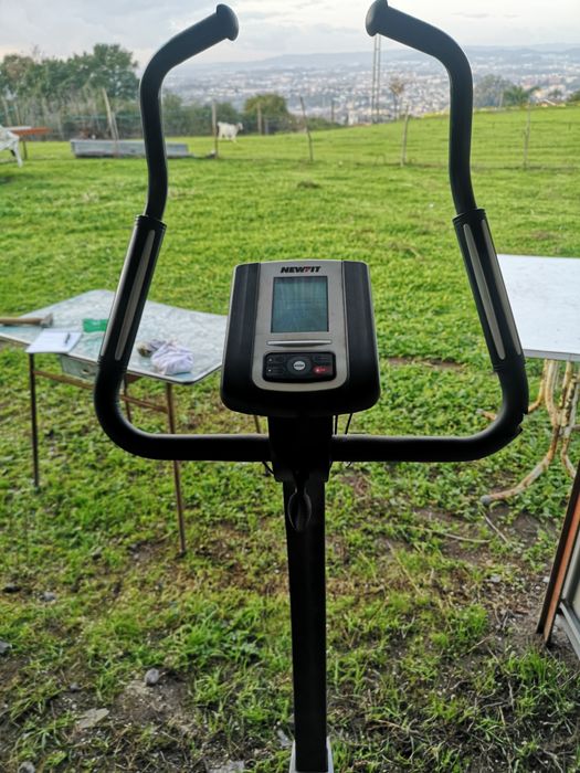 Becicleta de manutenção e máquina de abdominais