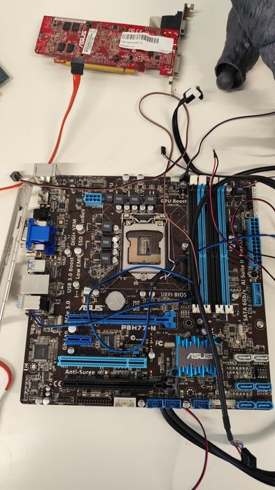 Материнська плата ASUS P8H77‑M сокет 1155 в робочому стані