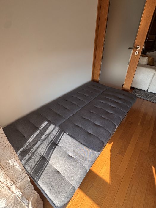 Sofá Cama Click Clack Kasa ( apenas com os fios puxados no canto ) esta novo