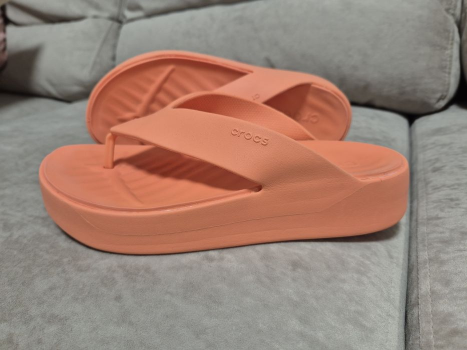 Crocs w9 сандалі