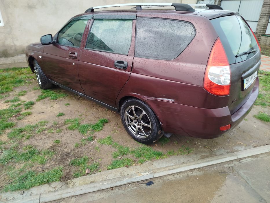 Лада Пріора універсал 2011 р.