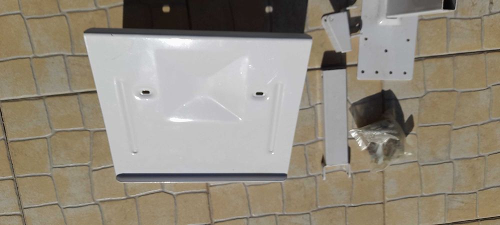 Suporte de parede para pequeno forno, micro ondas ou tv