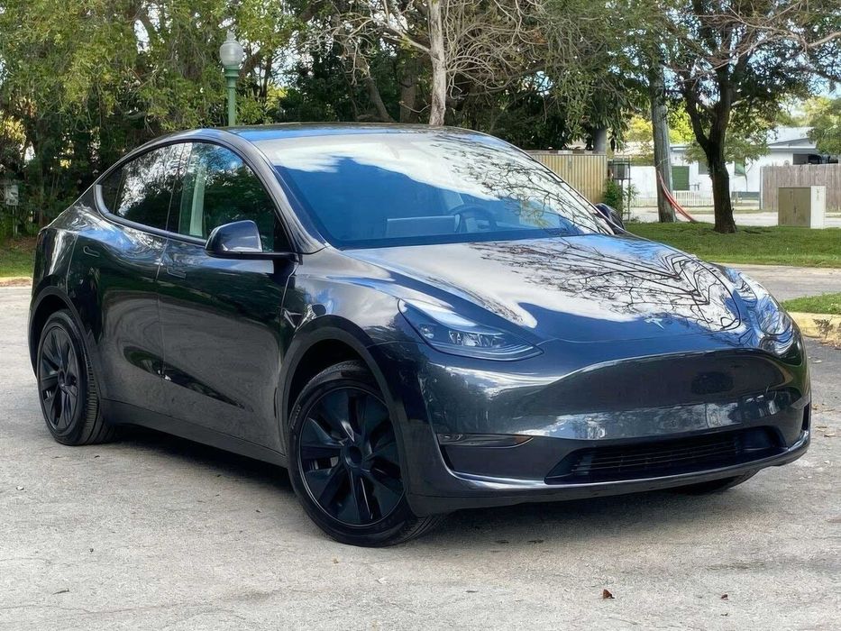 Tesla Model Y Long Range      2023