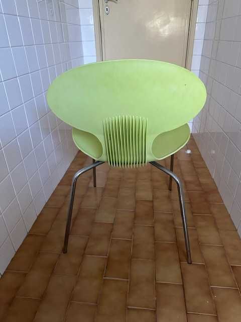 Cadeira de cor verde lima
