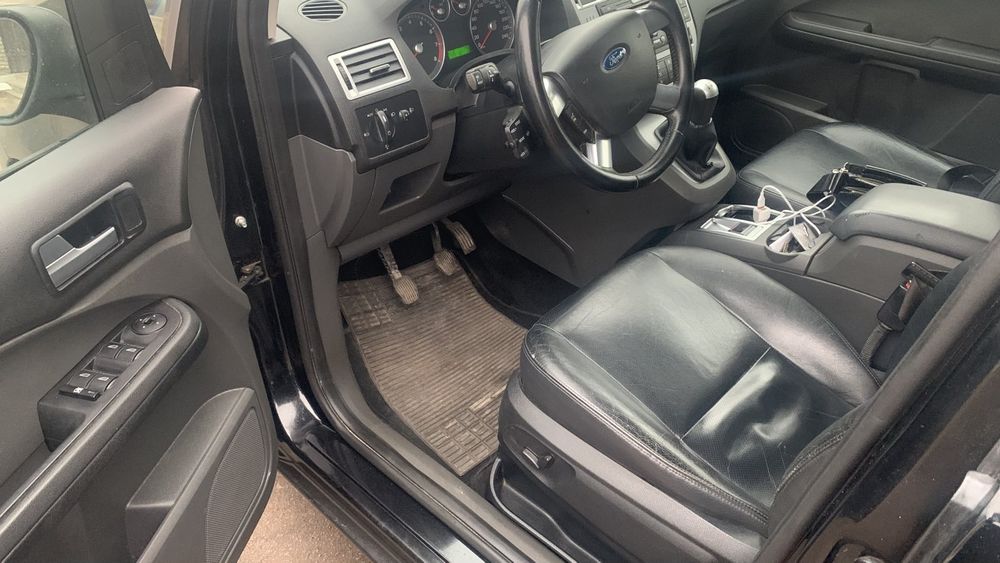 Продам машину форд