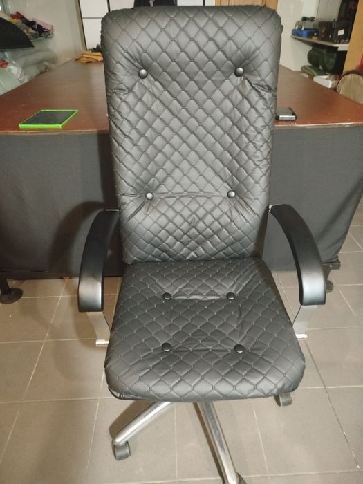 Офісне крісло  !