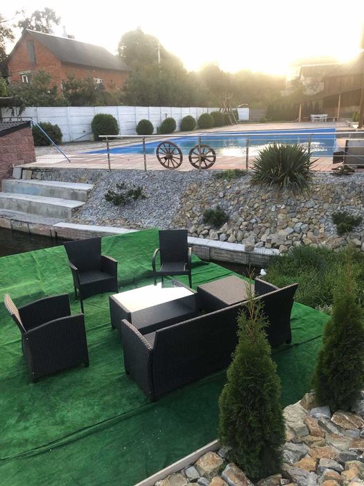 Є СВІТЛО!Оренда будинку подобово з великим залом!Басейн з підігрівом