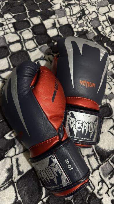 Боксерские перчатки Venum 10 oz оригинал кожа