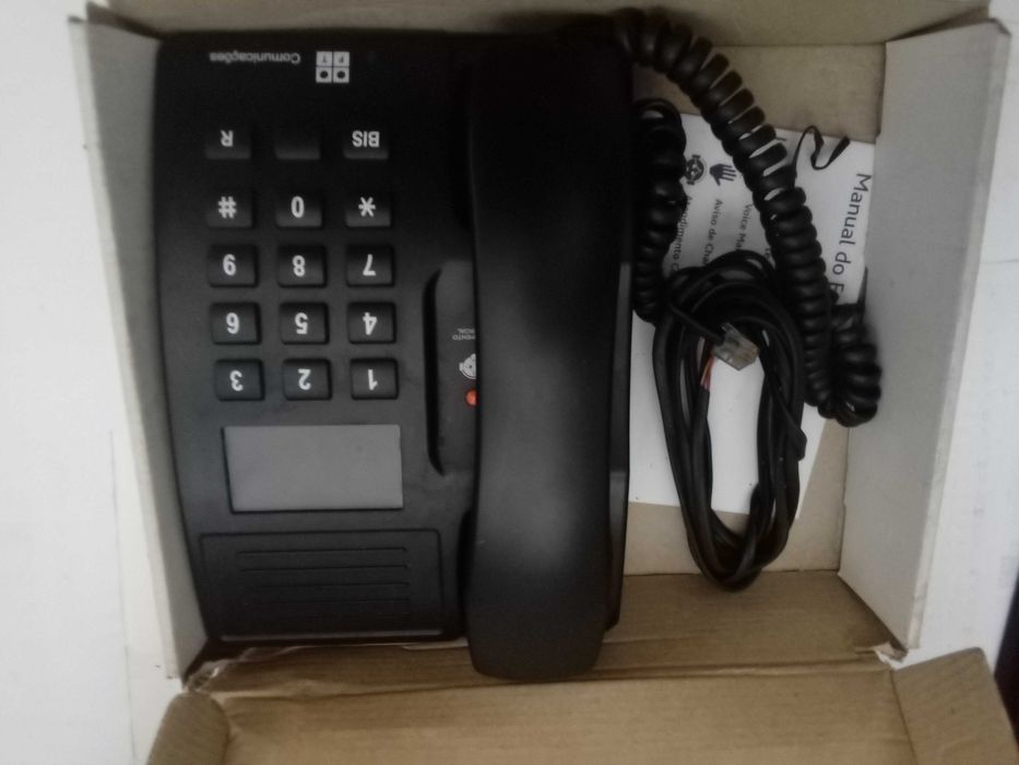 telefones antigos e base para calice