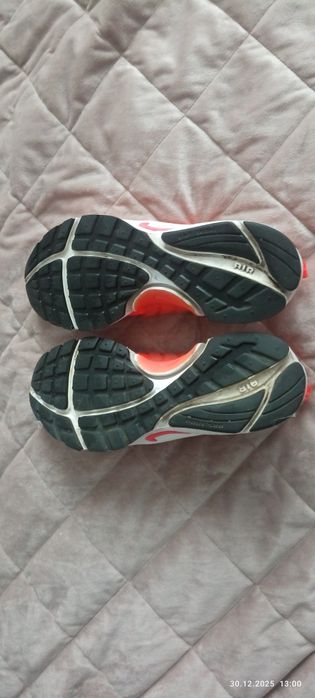 Кросівки Nike оранжевого кольору