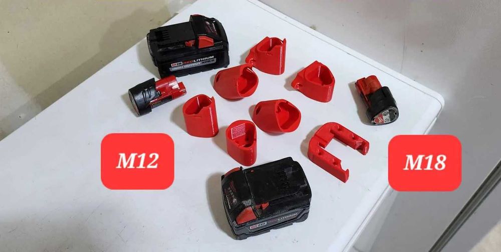 Настінний тримач для акумуляторів Milwaukee M12