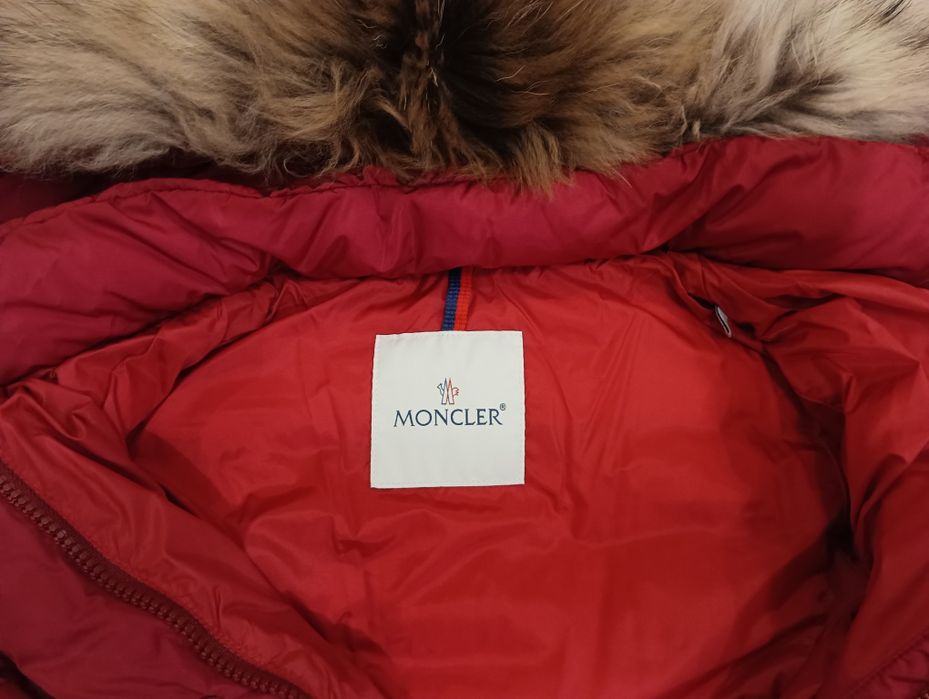 Продам зимний пуховик от MONCLER