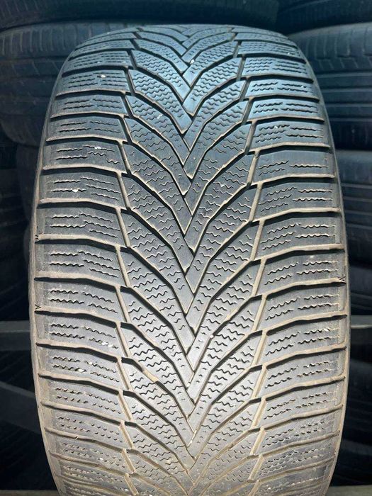 235/35 R19 Nexen пара зима
