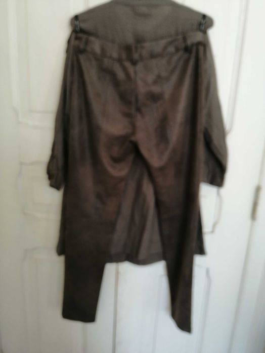 Camisa e calças a condizer