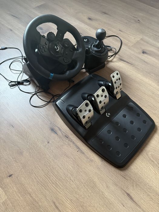 Игровой руль Logitech G29 + коробка передач + педали (PS4/PS5/PC)